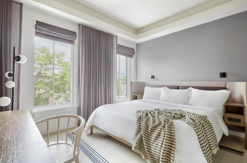 Central Square Hotel | Lark Hotels 907 Main