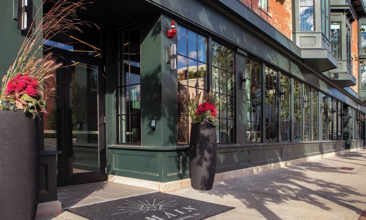 Central Square Hotel | Lark Hotels 907 Main