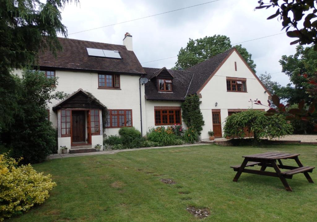 Saintbury Bed & Breakfast | Larkrise Cottage Bed And Breakfast