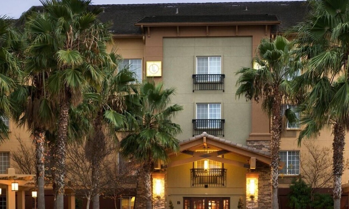 Sacramento Hotel | Larkspur Landing Extended Stay Suites Sacramento