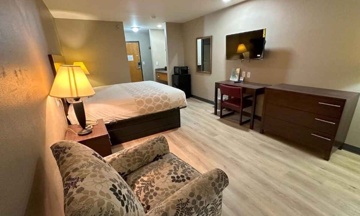 Larned Hotel | Larned Inn & Suites