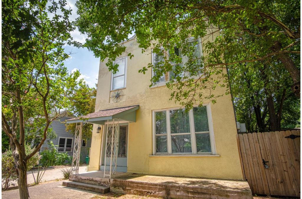 Southtown Apartment | Las Carolinas Cozy #3