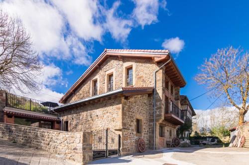 San Miguel de Aguayo House | Las Casucas De Somavia