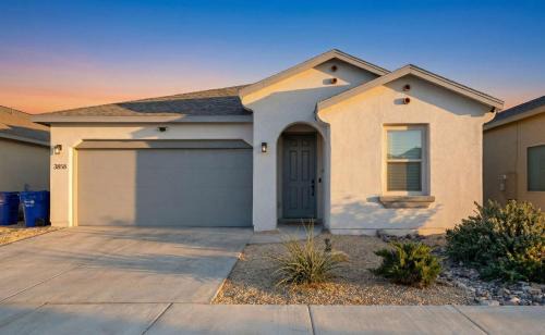 Las Cruces House | Las Cruces Gem with Pool Table & Private Yard