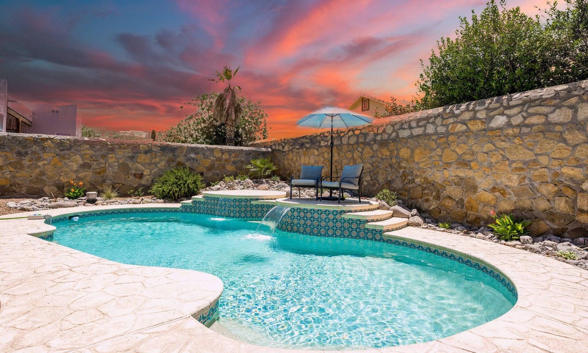 Las Cruces House | Las Cruces Luxury Retreat - Private Pool & Fireplace
