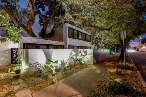 Colee Hammock Apartment | Las Olas Hammocks Unit 2 By Dream Vacation