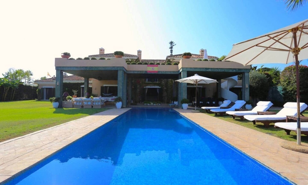 Atalaya-Isdabe Villa | Las Ranas CASASOLA BEACH VILLA 15PAX