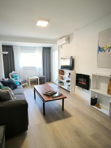 Zaragoza Centro Apartment | Las Torres del Centro by Alogest - parking opcional