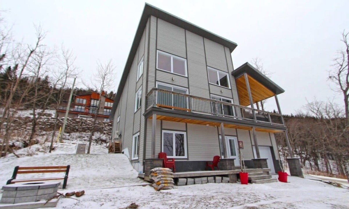 Saint-Philemon Ski Chalet | L’Ascension, 4-Season Spa & Mountain View
