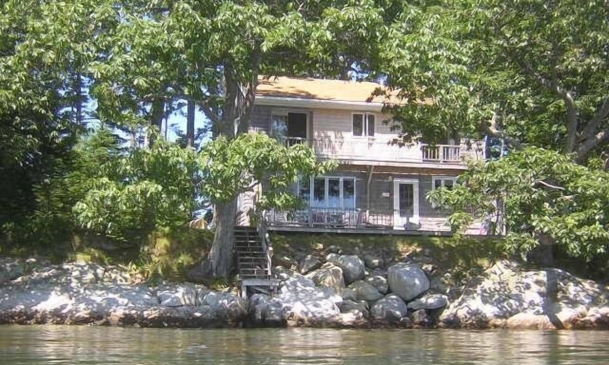 Freeport House | Last House on Point in Casco Bay