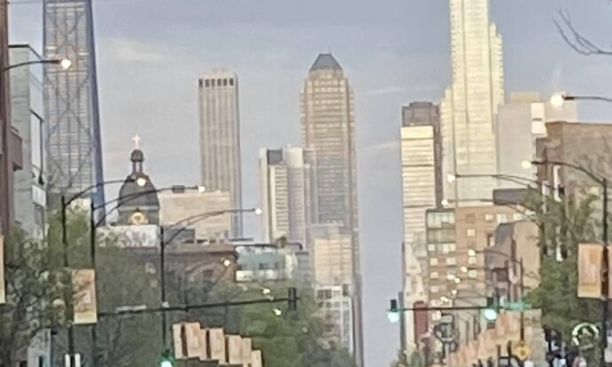 Noble Square Apartment | Last Minute Deal 125.00 Wicker Park May 8-10