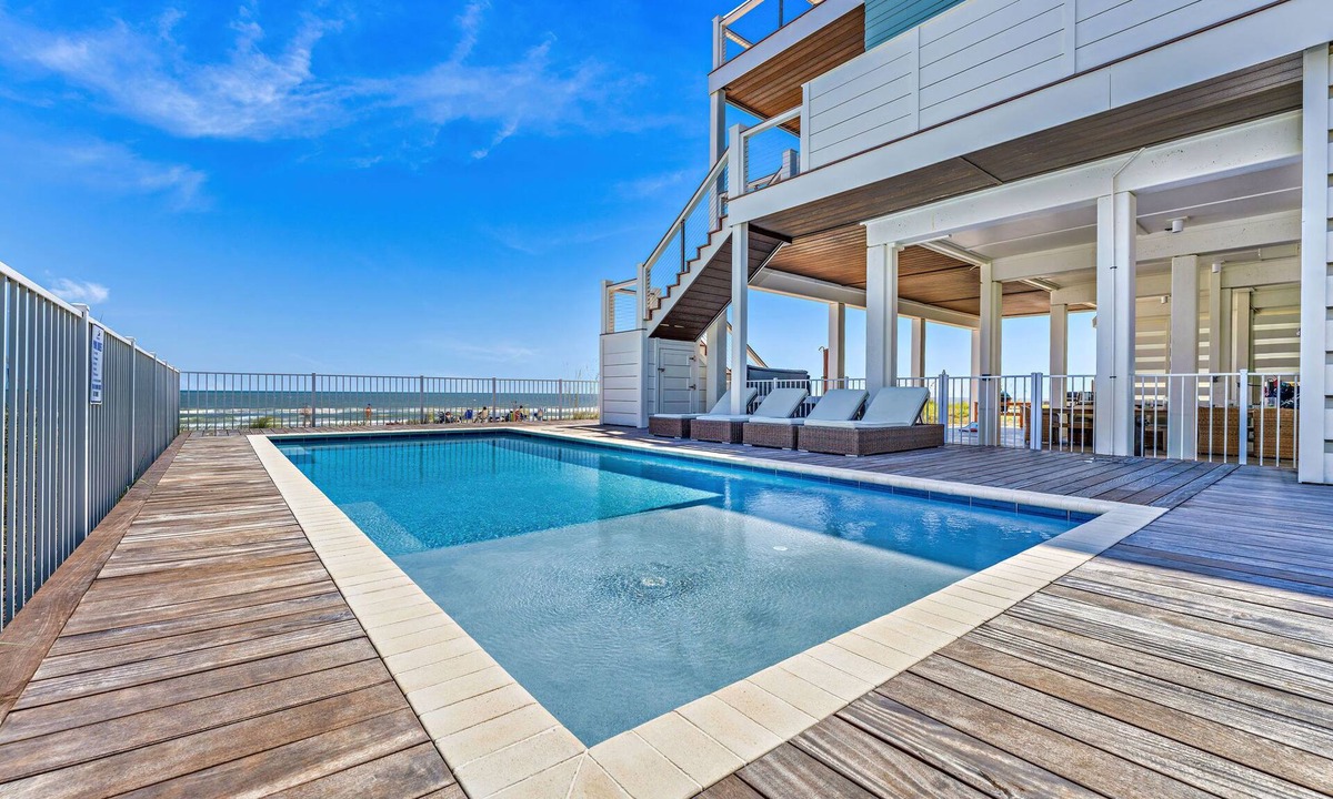 Plantation House | Last minute days left for April!