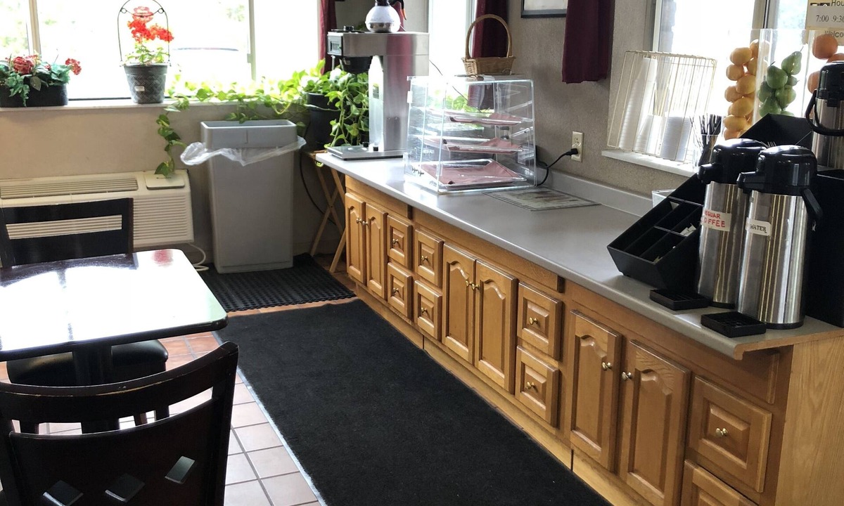 Latham Hotel | Latham Inn