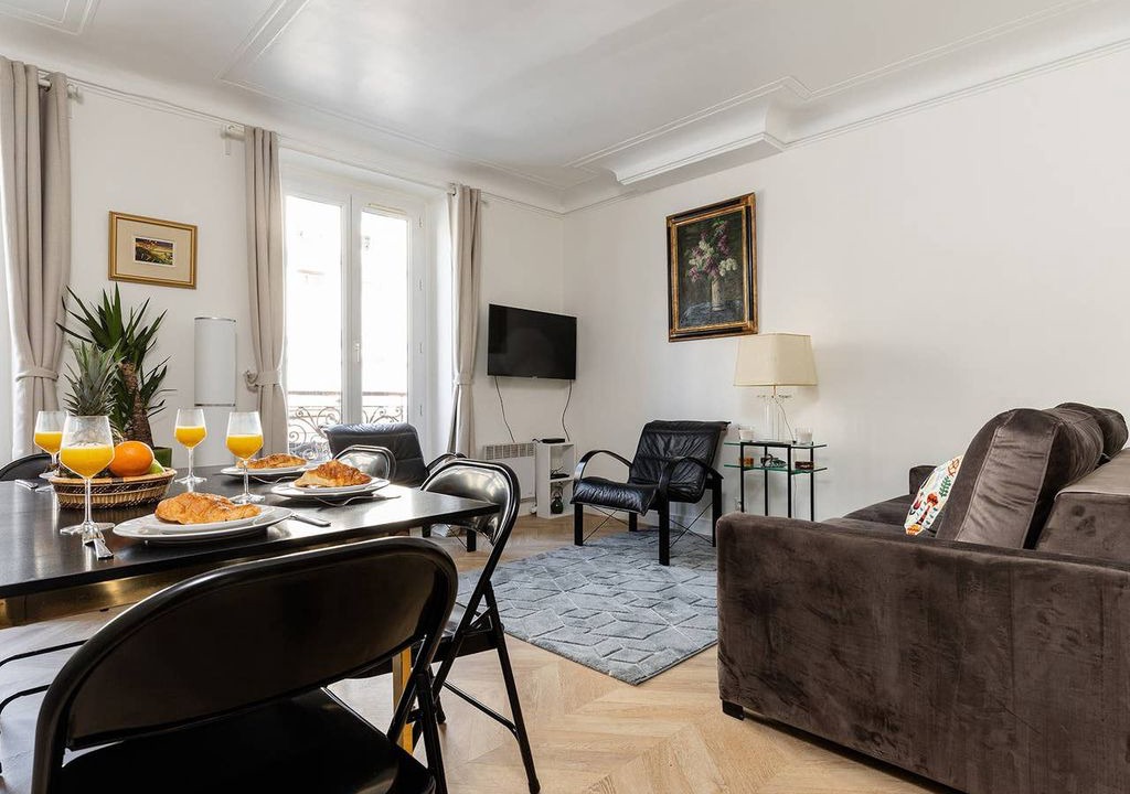 Jardin des plantes Apartment | Latin Quarter - Lovely Left Bank Studio by Jardin Des Plantes!