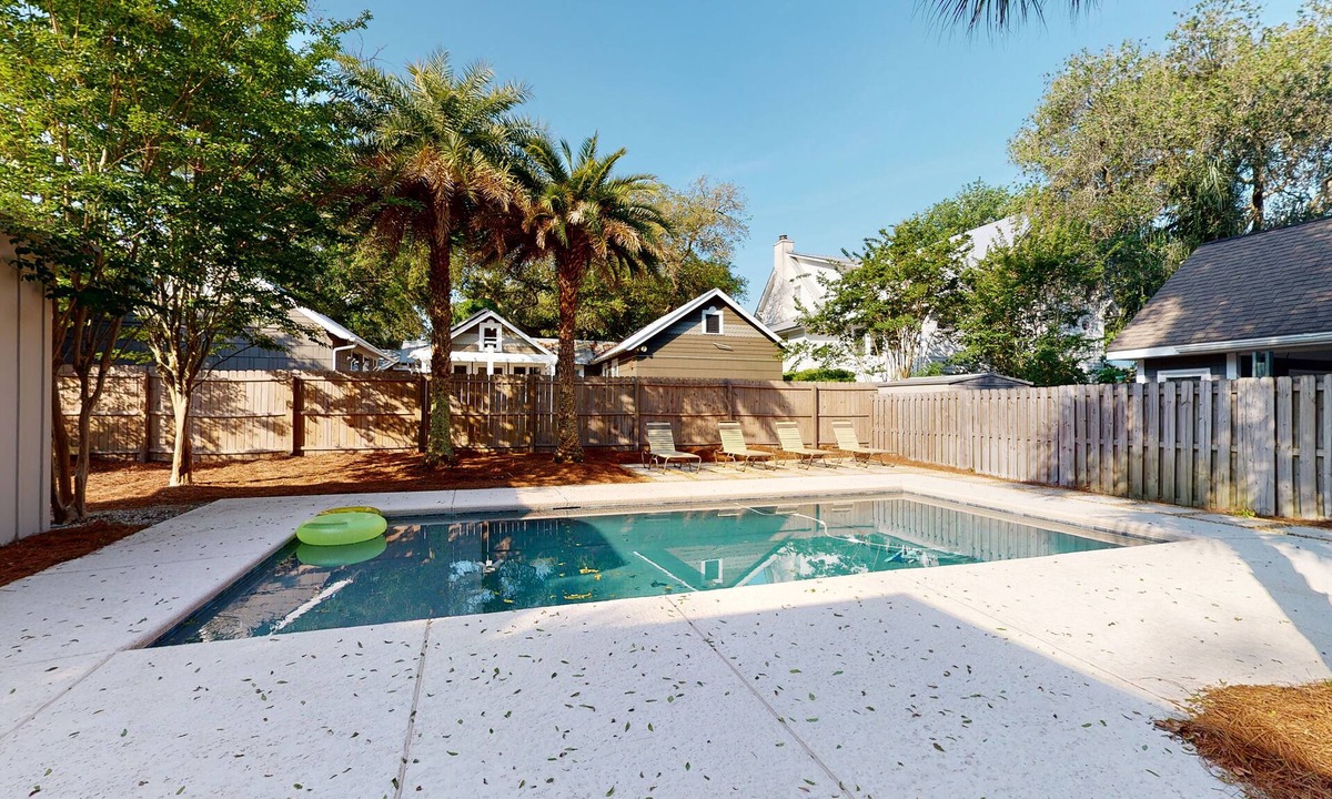 East Beach House | Latitude Adjustment at East Beach Home with option to Heat or Cool Pool.