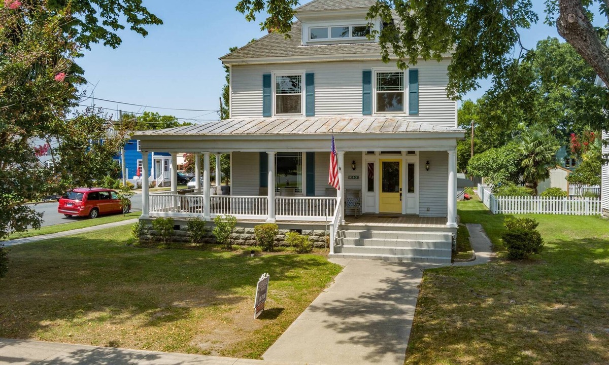 Cape Charles House | Latitude Adjustment - Chesapeake Properties