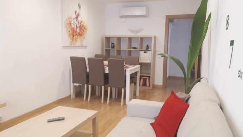 Viladecans Apartment | Laura House - The Style Airport BCN