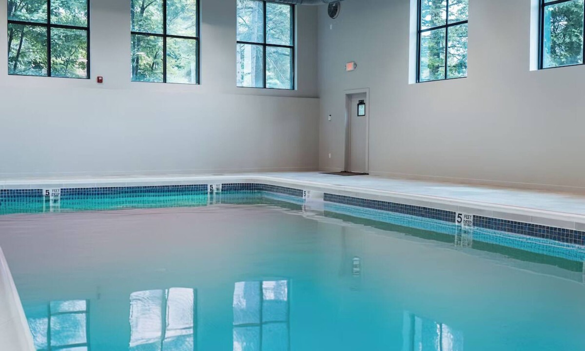 Lake Placid Hotel | Laurel | 2 Queen & Bunk | Alpine Hall Sips, Restaurant, Pets Welcome | 2 Units