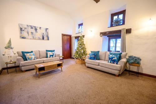 St. Brides Netherwent House | Laurel Cottage by STAE-Homes