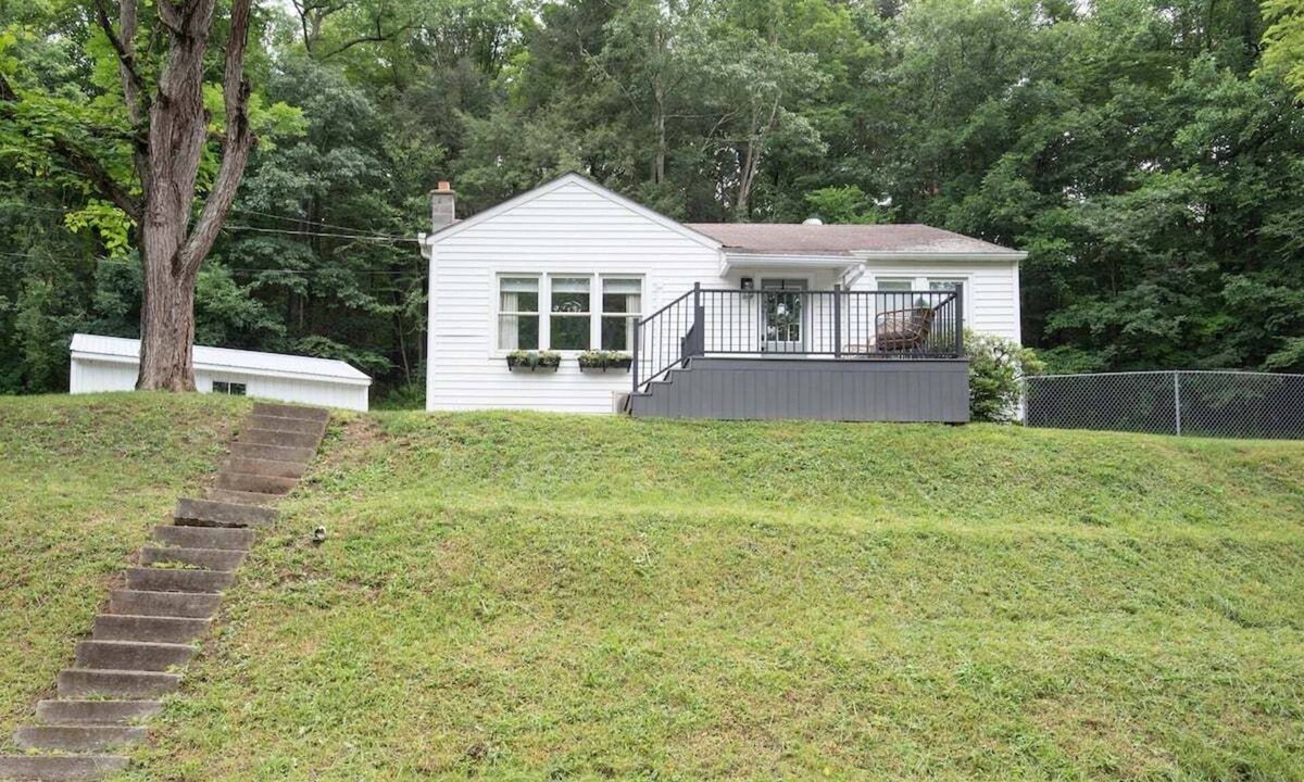 Mattawana House | Laurel Hill Cottage