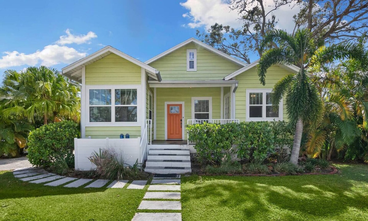 Laurel Park House | Laurel Park Oasis - Pool, Grill & Putting Green - Main House Only