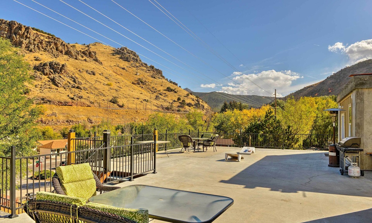 Lava Hot Springs Apartment | Lava Hot Springs Studio w/Views, Walk to River