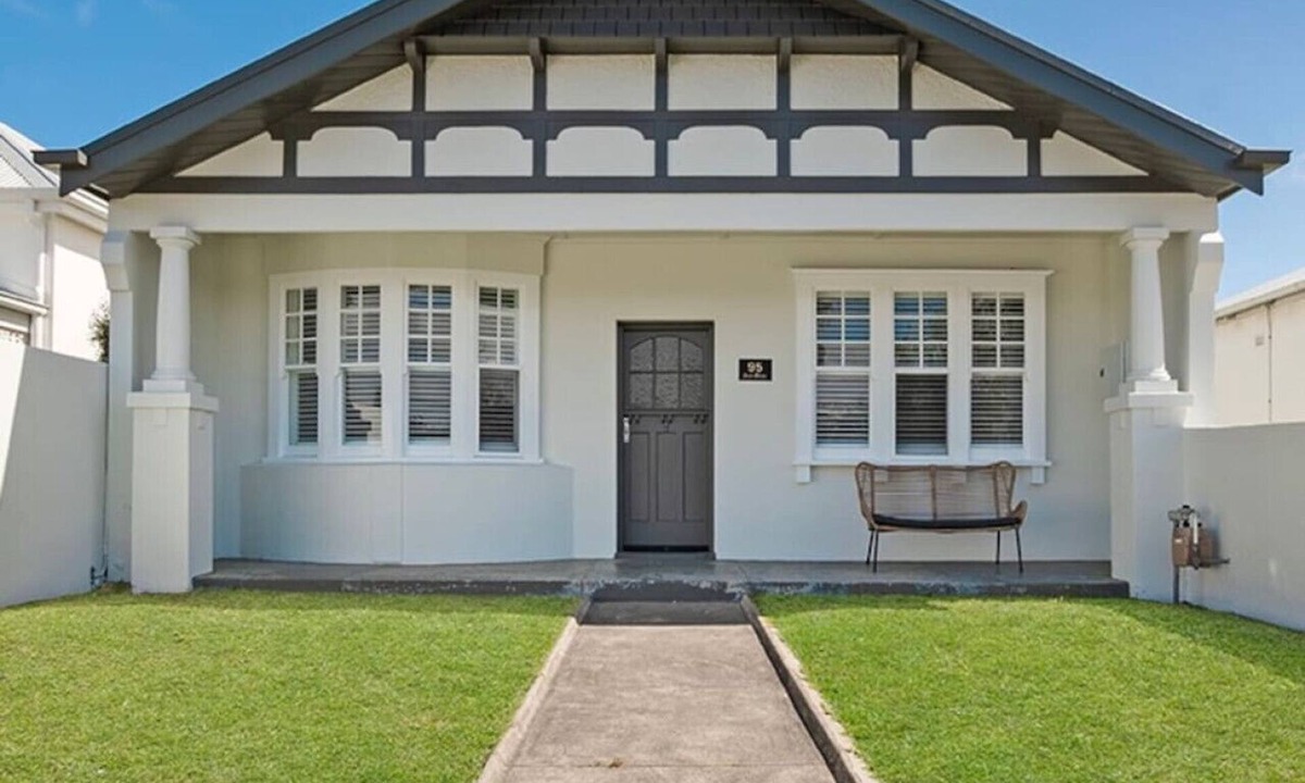 Warrnambool Apartment | Lava House WIFI central heating/cooling CBD