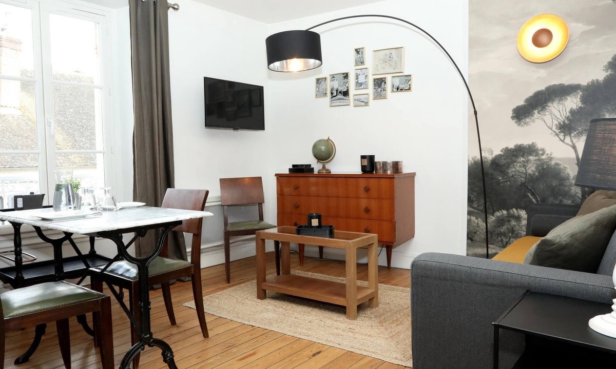 Senlis Apartment | Lavarande Suite In the Heart of Senlis