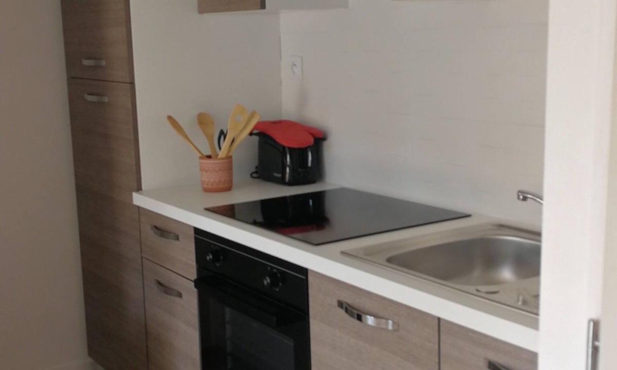 Lussan Apartment | Lavender 2-room apartment in villa 7km from Les Concluses de Lussan