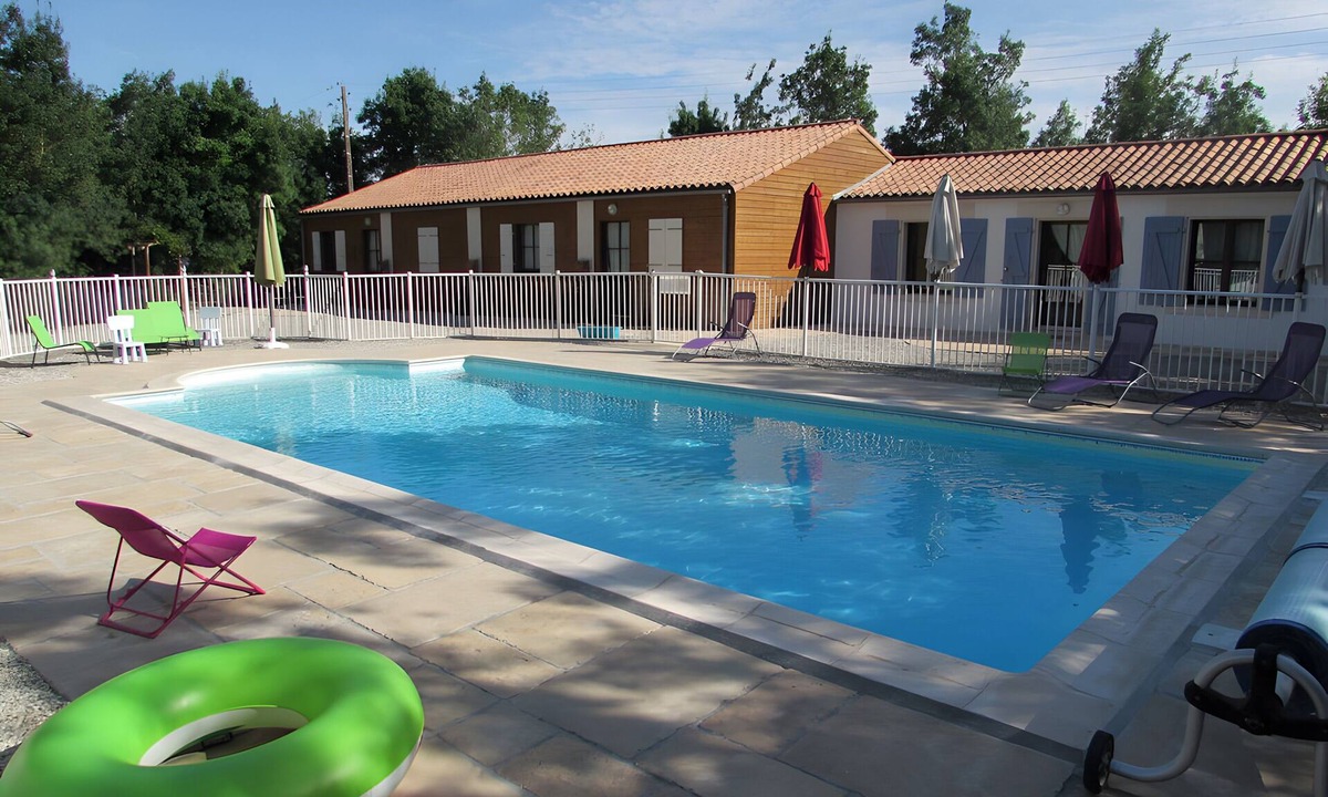 Nalliers House | Lavender Cottage with Pool, Nestled Between Countryside and Sea