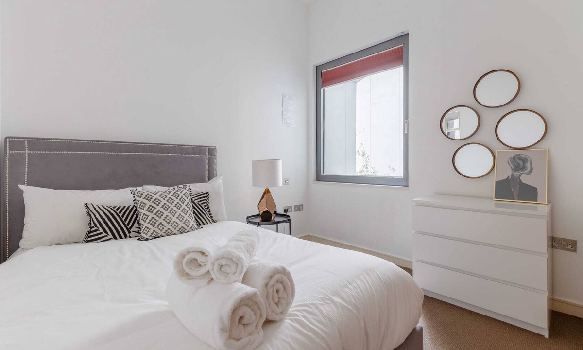 South Bank Apartment | Lavish 2BD Flat by the River Thames