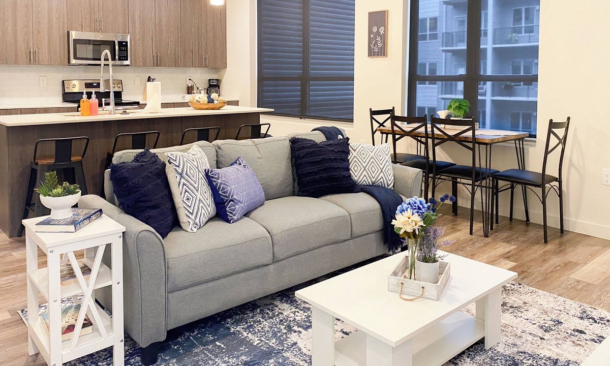 Downtown Louisville Apartment | Lavish Apartment in the Heart of Louisville! Pool, Hot Tub, Gym, & Virtual Golf!