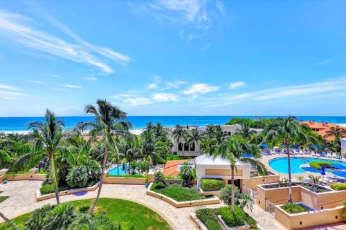 Marco Island House | Lavish beachfront condo with rooftop pool/spa/gym