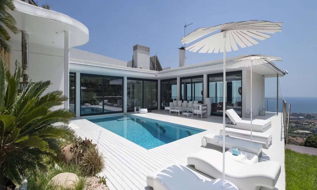 Mas Ram Villa | Lavish villa with outdoor hot tub