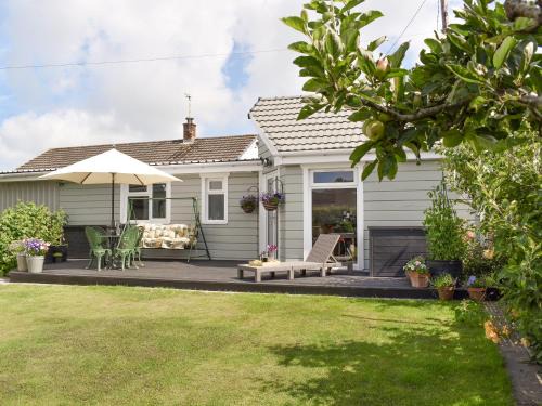 Barnstaple House | Lawn Vista Cabin