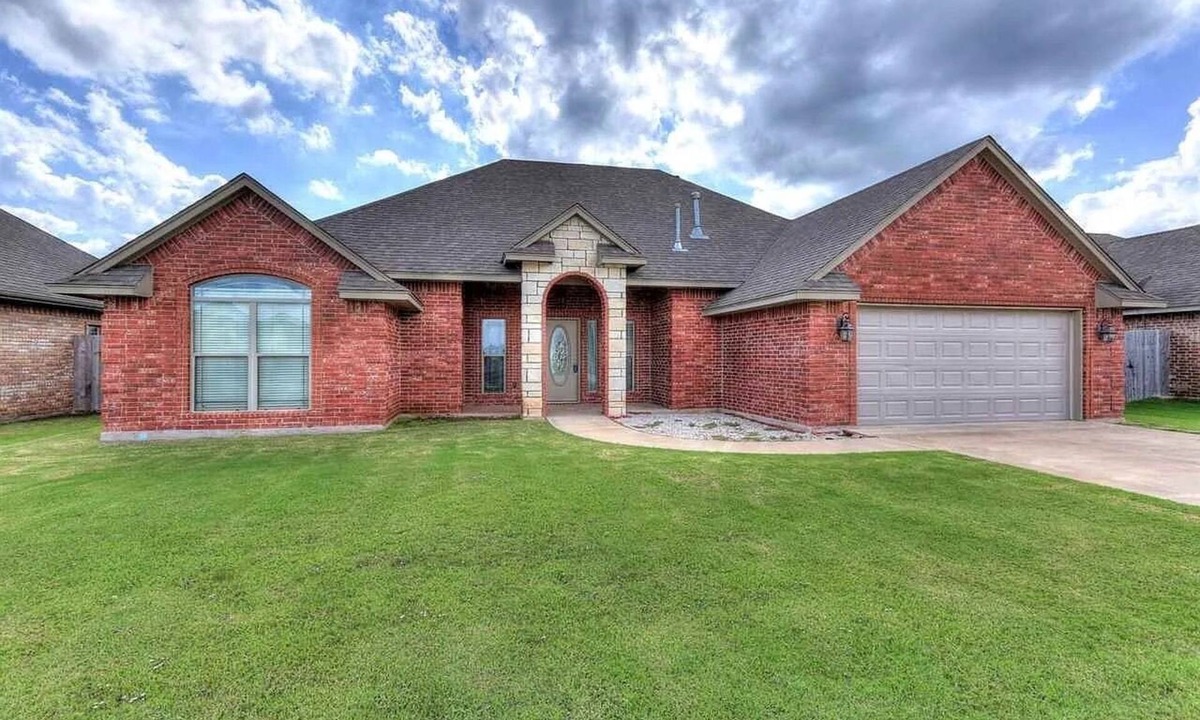 Lawton House | Lawton Lonesome Dove 4 Bd/3 Ba Home