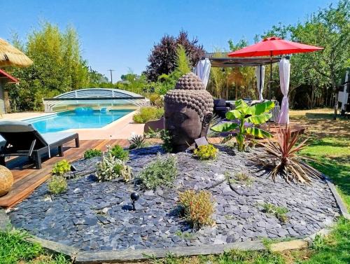 Les Garennes-sur-Loire Apartment | Layon cottage with shared pool
