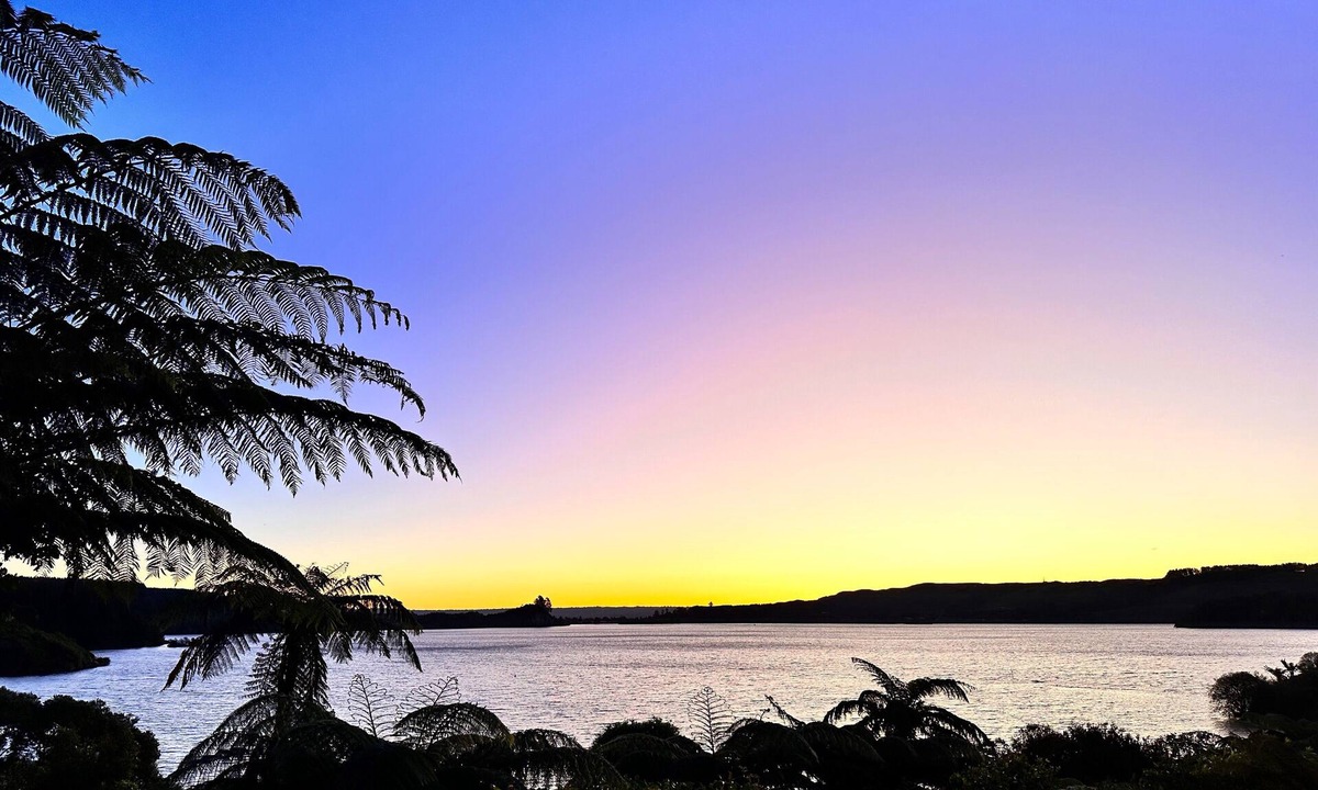 Tikitere House | Laze by the Lake