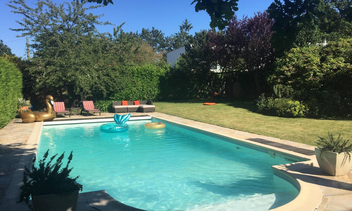 Collonge-Bellerive House | Lazing by the lake