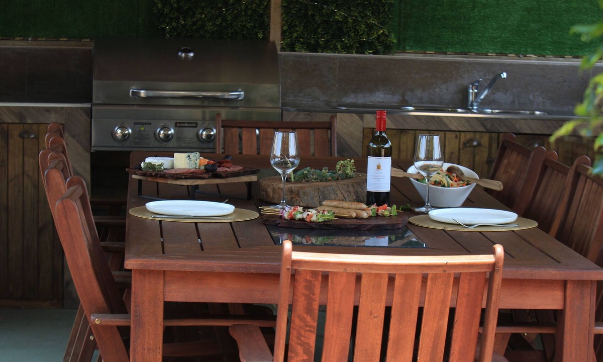 Lakes Entrance Apartment | Lazy Acre Log Cabins