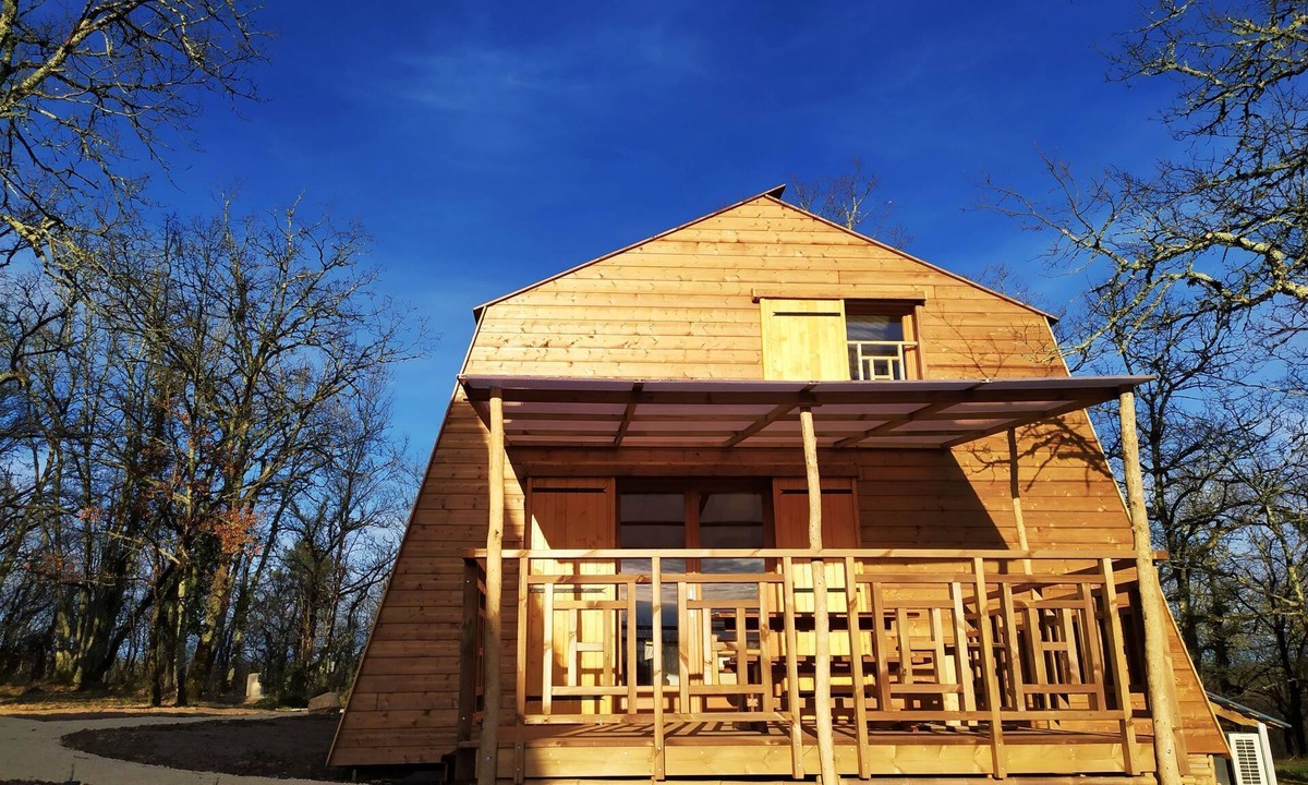 Mauzac-et-Grand-Castang Cabin | Lazy days in a charming cabin: l'Ophris