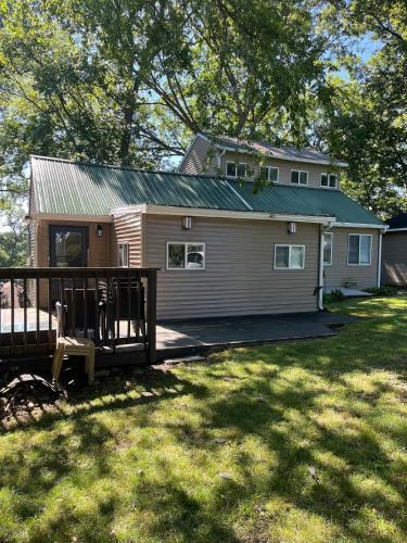 Monticello House | Lazy Lake Life Awaits!