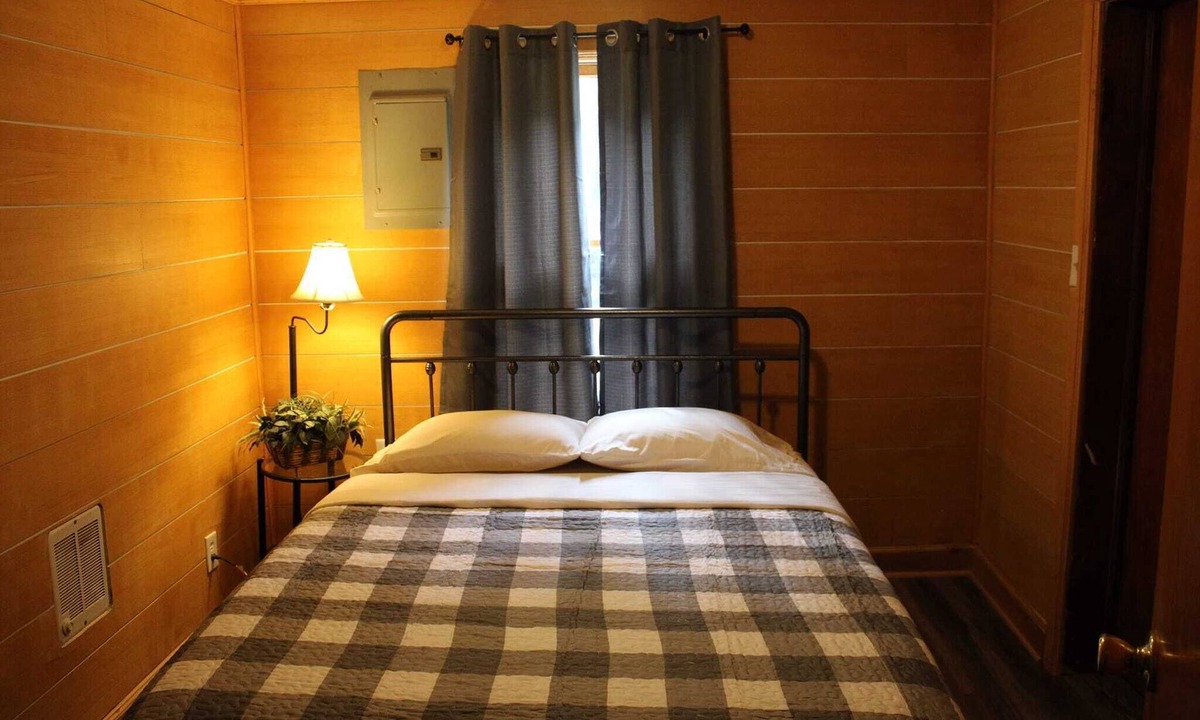 South Bloomingville Cabin | Lazy Lane Cabins - Shadow Wood Cottage