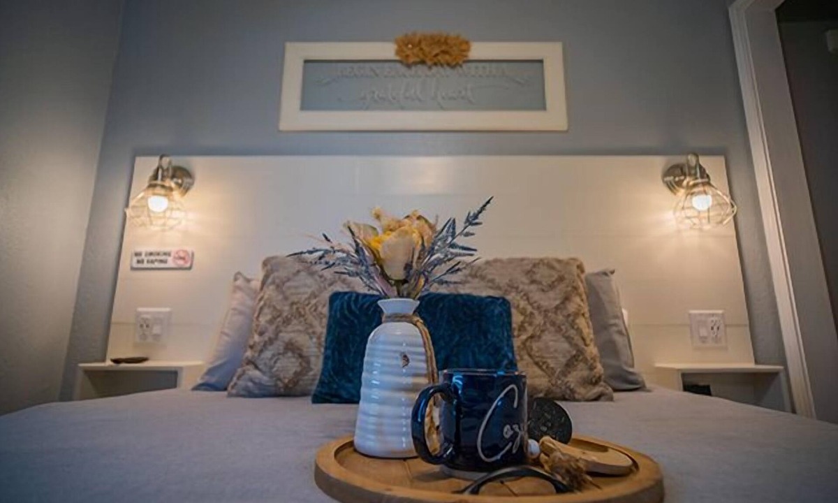 Victoria Cottage | Lazy Longhorn Lodge