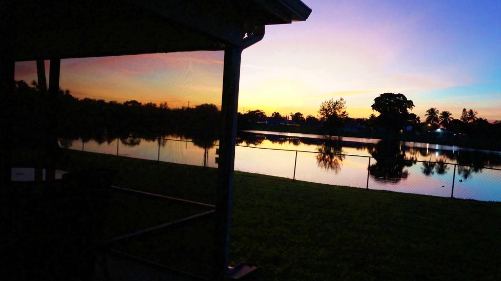 Royal Palm Beach House | Lazy Palms