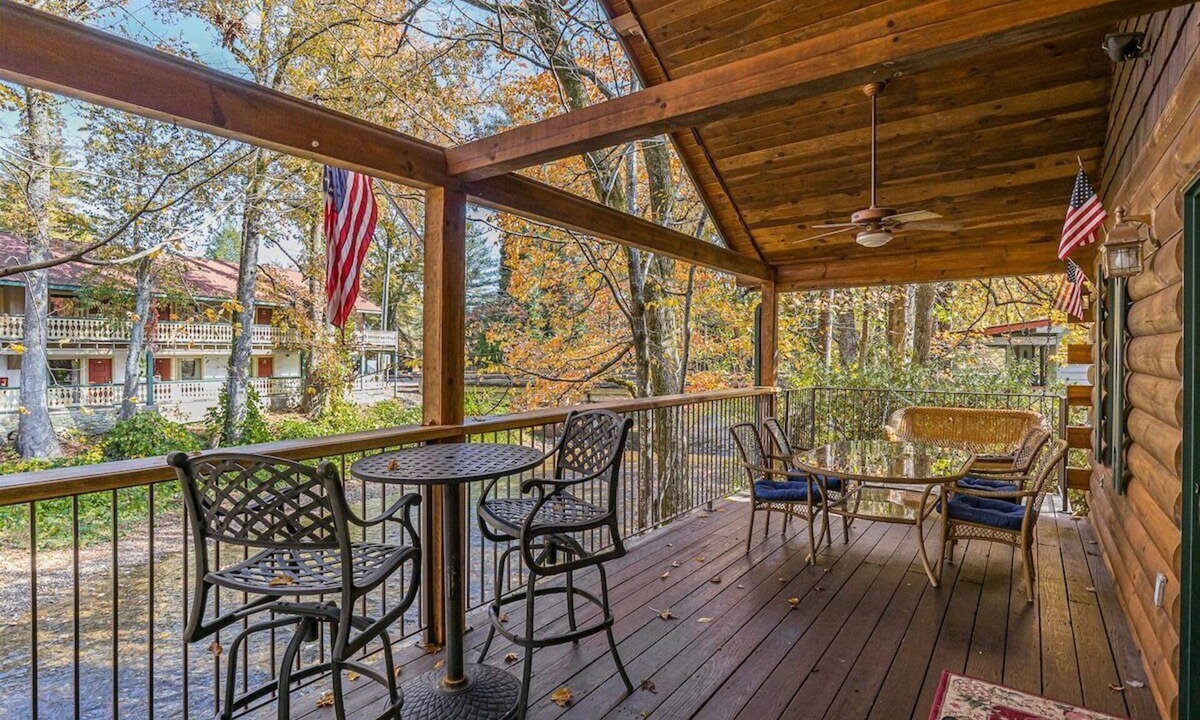 Helen Cabin | Lazy River Days - Riverfront Cabin Downtown Helen