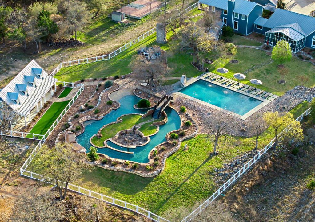 Boerne House | Lazy River Ranch - Events - Fire Pit - Hot Tub - Billiards