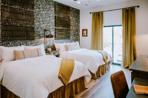 Wimberley Hotel | Lazy Spur Suite at Gaines Ranch on the Square