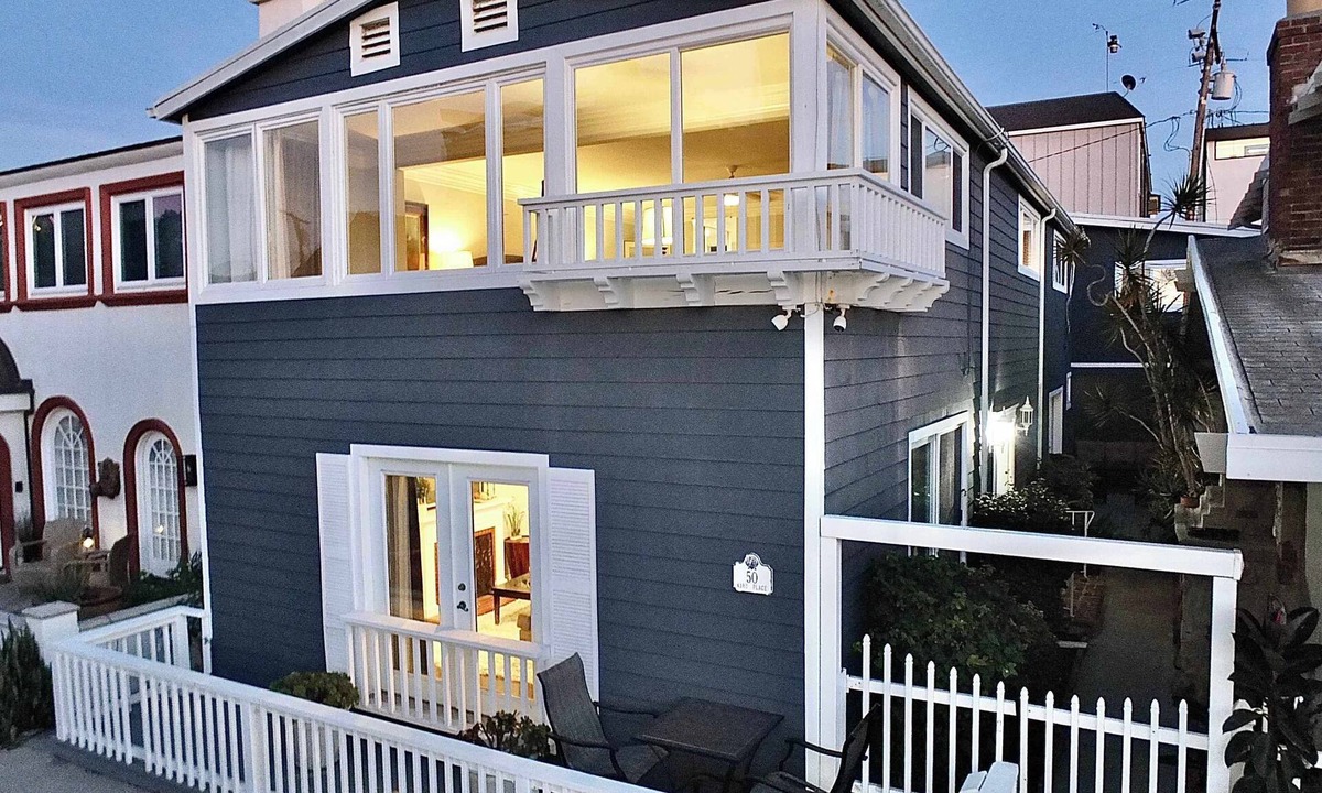 Peninsula Apartment | LB Peninsula Steps to Beach, close to World Cup