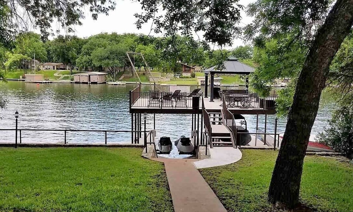 Marble Falls House | LBJ Open Water Home w/2-level Dock & Rope Swing!
